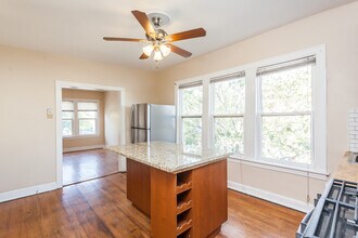 2459 N Ashland Ave, Unit #  02F in Chicago, IL - Foto de edificio - Building Photo