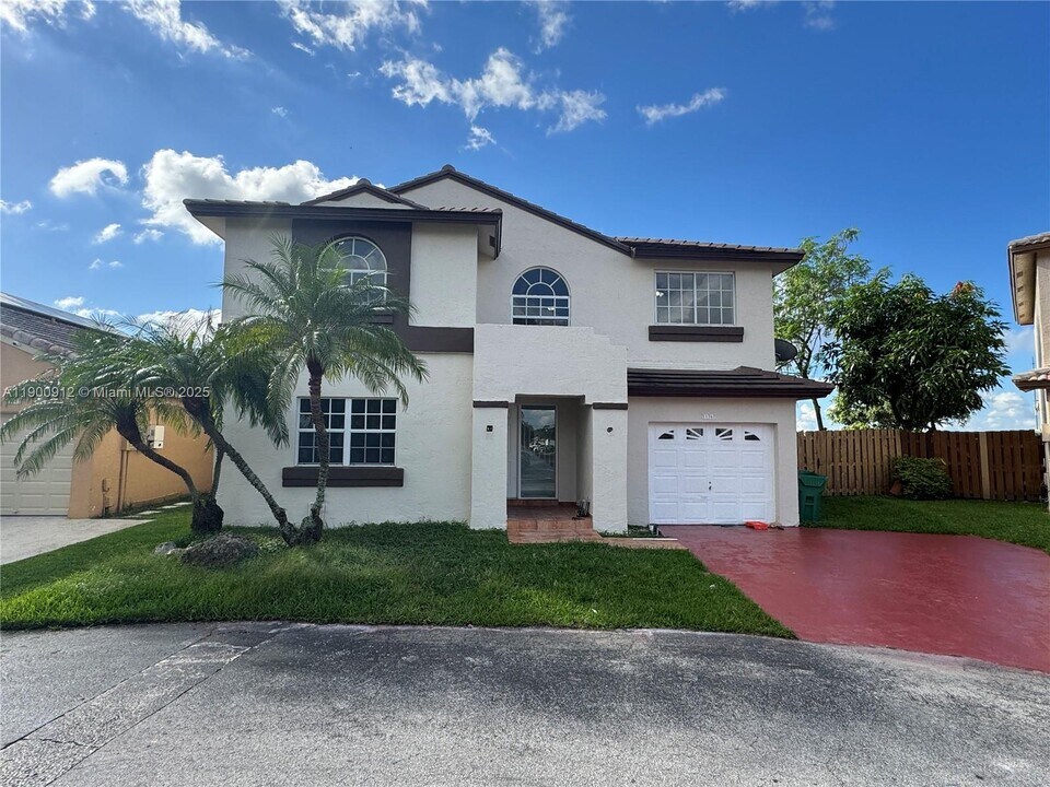11367 SW 161st Pl in Miami, FL - Building Photo