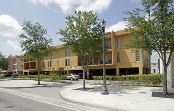 Green Tree Apartments in Miami, FL - Building Photo - Building Photo