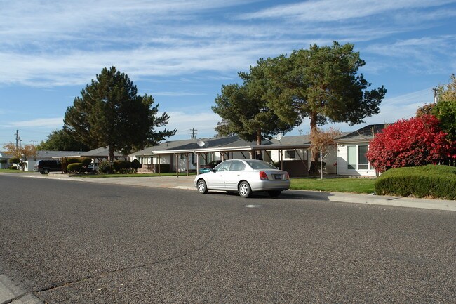 1235-1275 SW 5th Ave in Ontario, OR - Building Photo - Building Photo