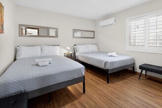 917 W 62nd Pl, Unit 917 in Los Angeles, CA - Foto de edificio - Building Photo