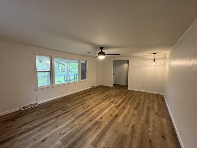 1110 E Pin Oak Dr in Mahomet, IL - Building Photo - Building Photo