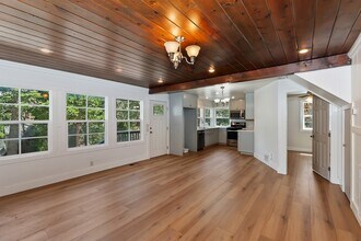 292 Walnut Dr in Lake Arrowhead, CA - Building Photo - Building Photo