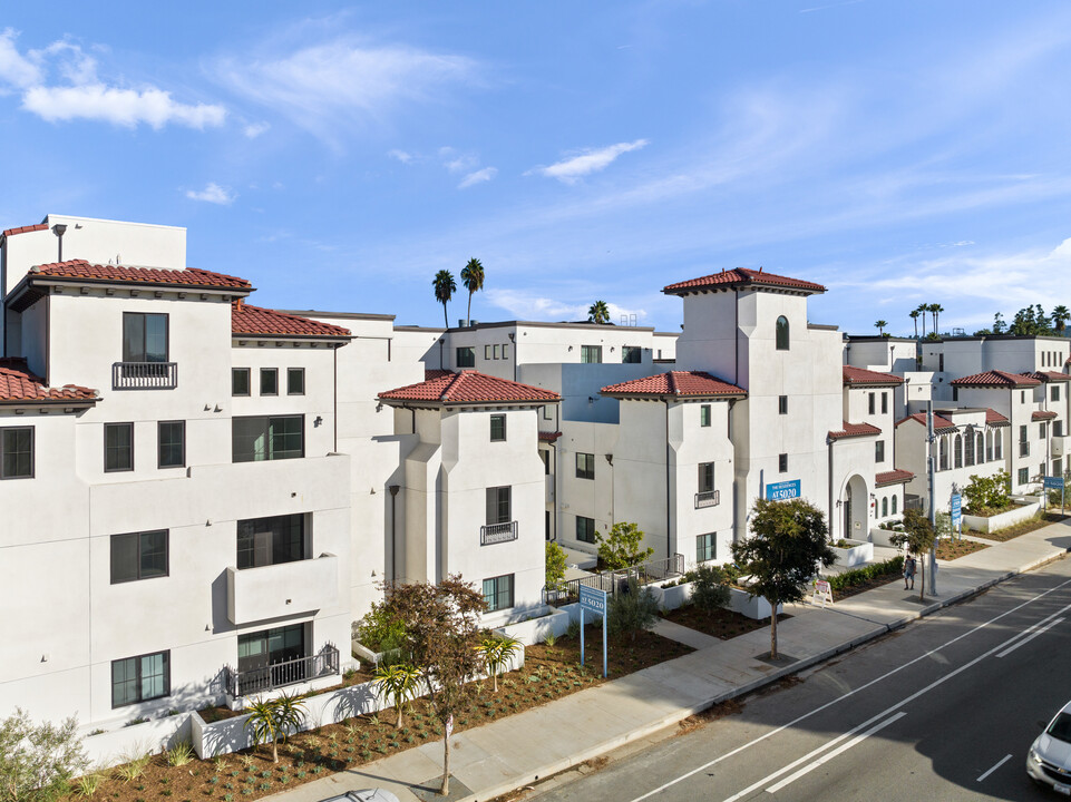 The Residences at 5020 in Sherman Oaks, CA - Building Photo