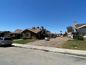 4313 Tierra Verde St in Bakersfield, CA - Building Photo - Building Photo