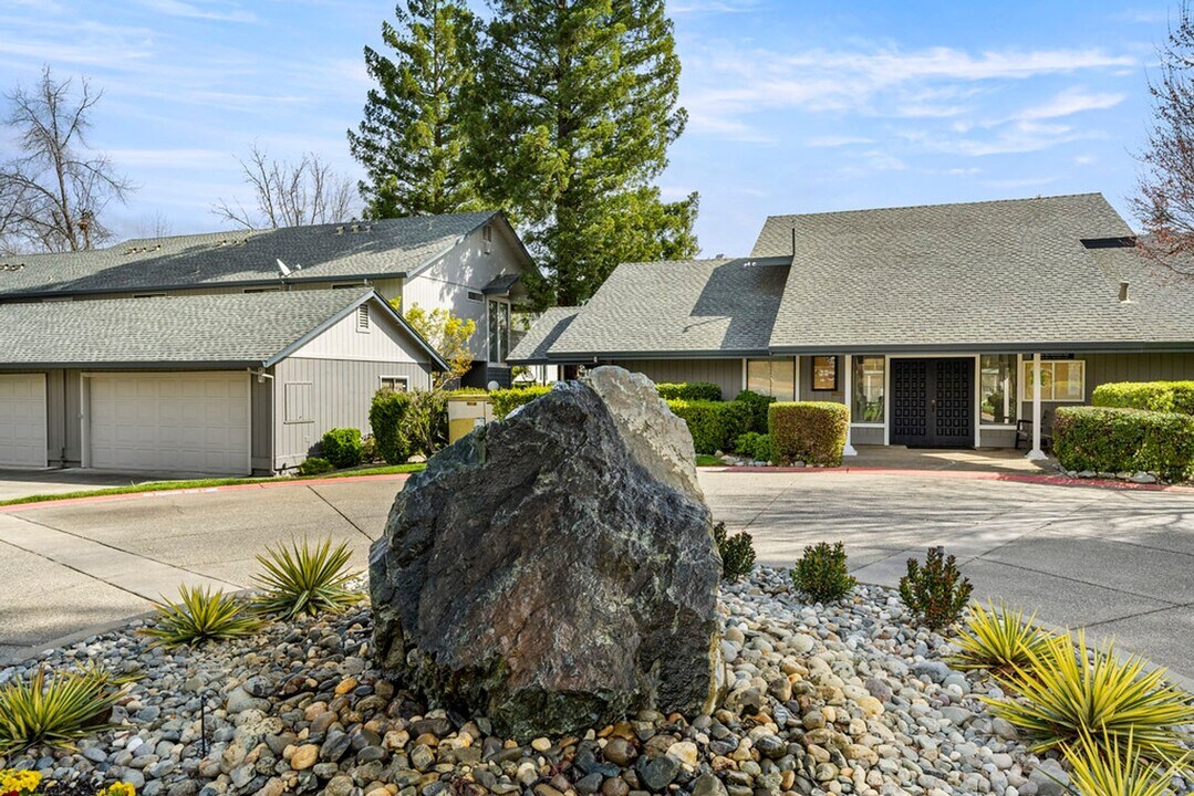 8036 Briar Ridge Ln in Citrus Heights, CA - Foto de edificio