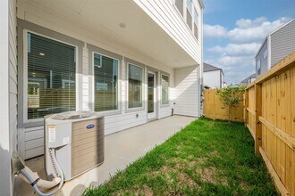 8402 Berry Green Ln in Houston, TX - Building Photo - Building Photo