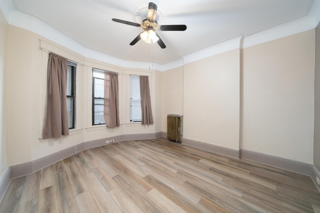 214 CLINTON Ave in Jersey City, NJ - Building Photo - Building Photo