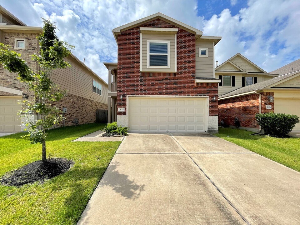 18215 Amalfi Coast Dr in Cypress, TX - Building Photo