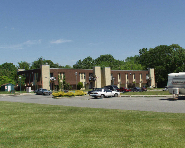 Cedar Grove Apartments in Wrightstown, NJ - Building Photo - Building Photo