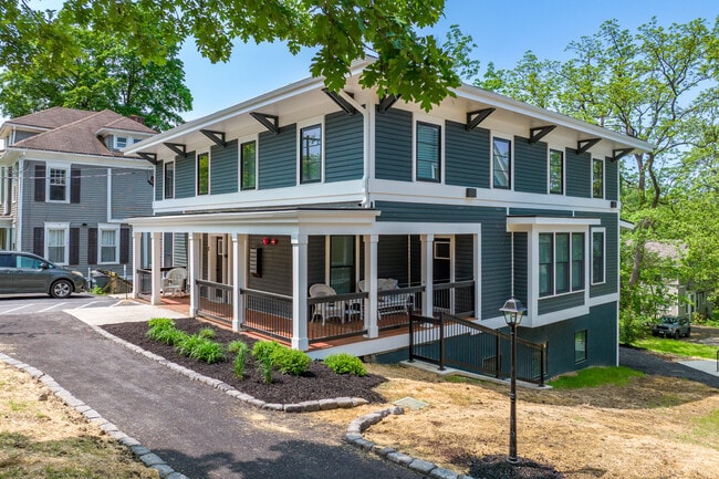 601 E State St - Fully Furnished!