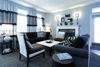 Aspen Creek Apartments in Puyallup, WA - Foto de edificio - Building Photo