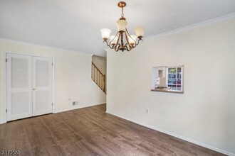 28 Townsend Ct in Franklin Township, NJ - Building Photo - Building Photo