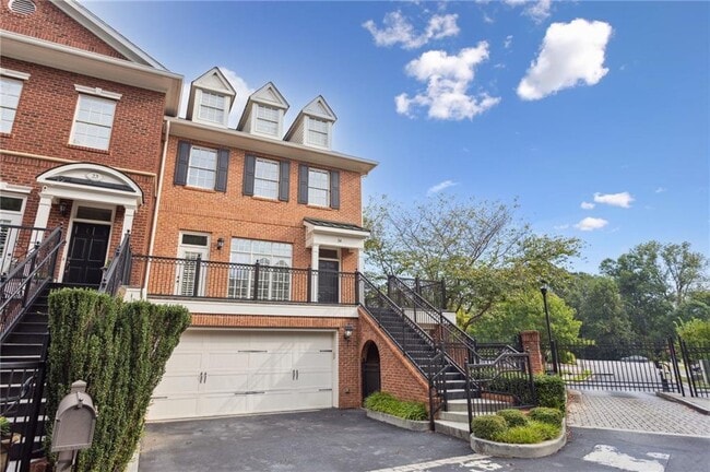 24 Buford Village Walk in Buford, GA - Foto de edificio - Building Photo