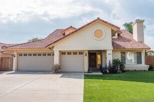 3435 Crystal Wood Dr in Oceanside, CA - Building Photo
