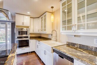 8640 E Wilshire Dr in Scottsdale, AZ - Building Photo - Building Photo