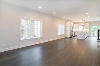 15 Park Ave in Harrison, NY - Building Photo - Building Photo