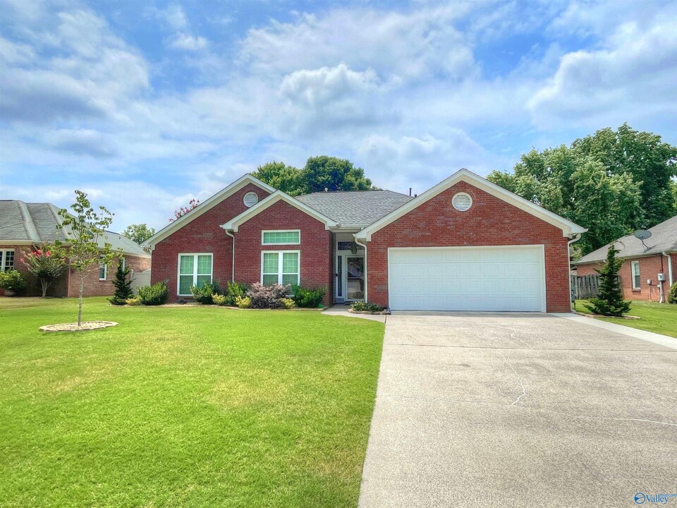 107 Tumbleweed Ct in Madison, AL - Building Photo