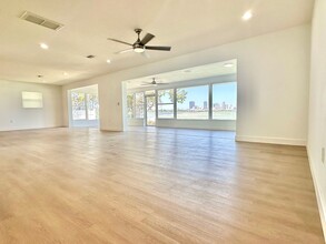 501 22nd Ave SE in St. Petersburg, FL - Foto de edificio - Building Photo