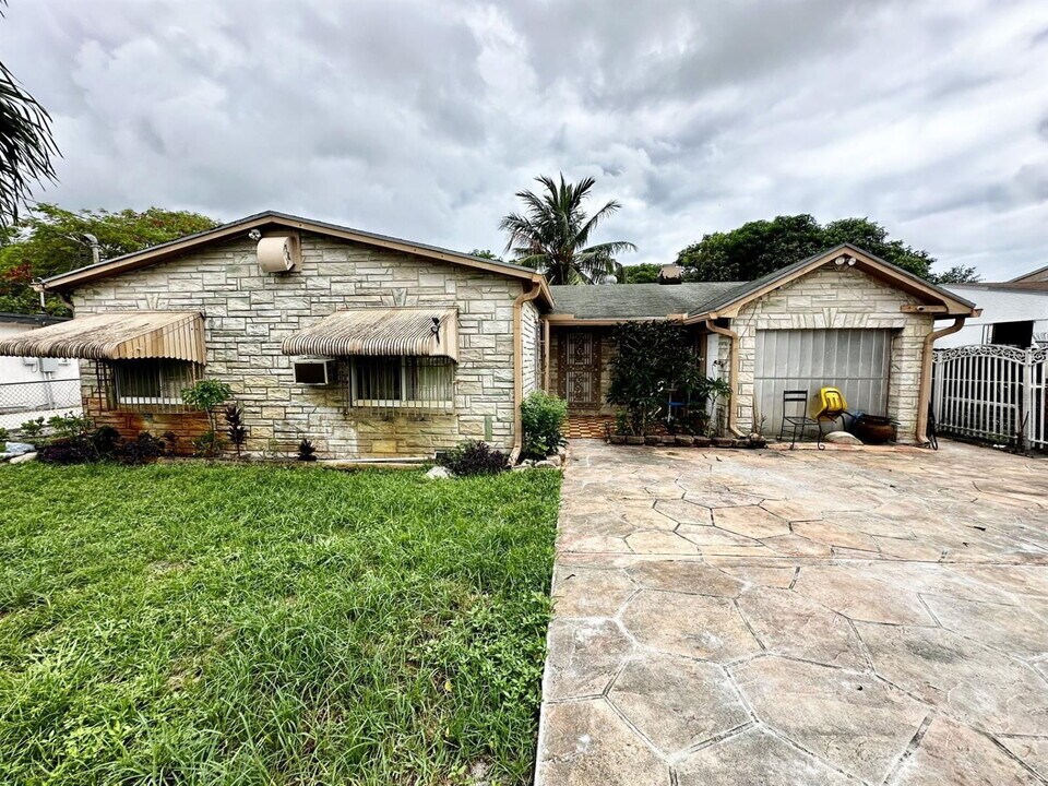 10335 NW 26th Ave in Miami, FL - Building Photo