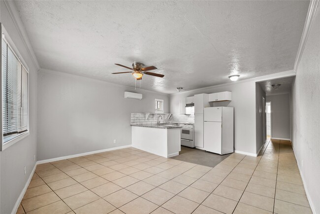 4811 Oakland St in Houston, TX - Foto de edificio - Building Photo