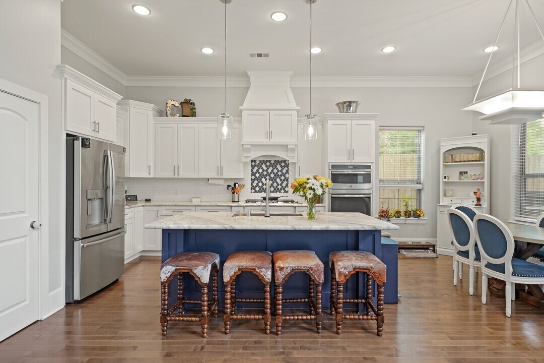8550 Ridgepoint Dr in Houston, TX - Building Photo