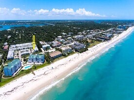 2737 Ocean Dr in Vero Beach, FL - Building Photo