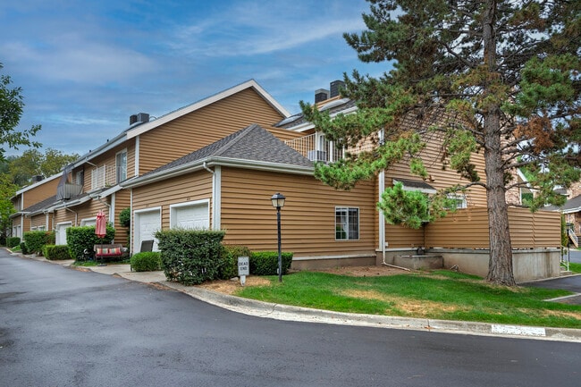 830 E Pond View Way in Millcreek, UT - Building Photo - Building Photo