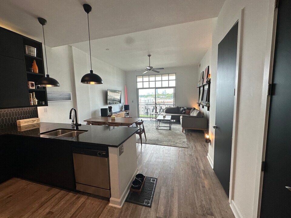 711 Cosmopolitan Dr NE, Unit 809 in Atlanta, GA - Foto de edificio