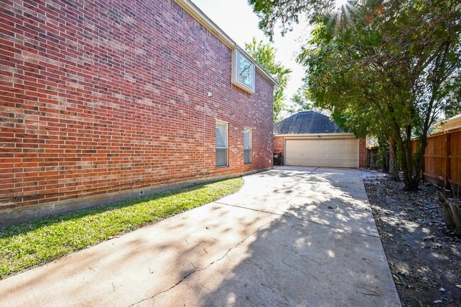 property at 9731 New Kent Dr