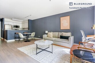 2 Townsend St in San Francisco, CA - Building Photo - Building Photo
