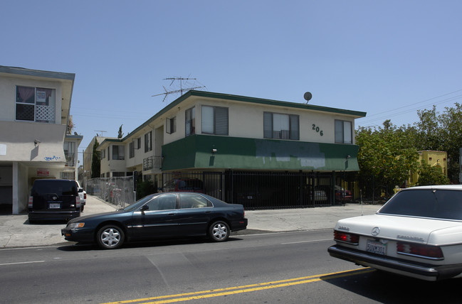 206 N Normandie Ave in Los Angeles, CA - Foto de edificio - Building Photo