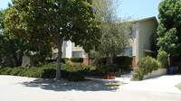 Sierra Madre Garden Apartments in Sierra Madre, CA - Foto de edificio - Building Photo