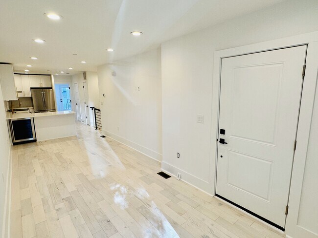 1314 1/2 5th St NW, Unit 1 in Washington, DC - Foto de edificio - Building Photo