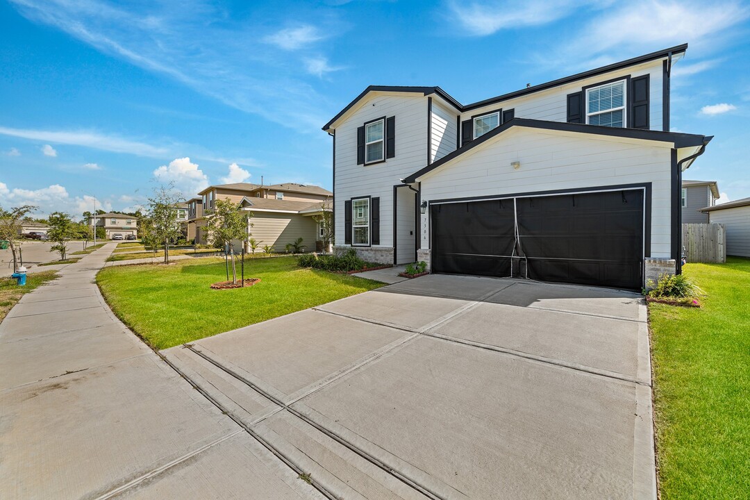 7306 Heath Knl Ln in Houston, TX - Building Photo