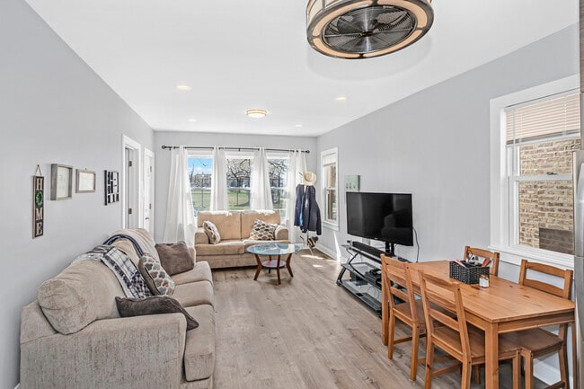 9105 S Racine Ave in Chicago, IL - Building Photo - Building Photo