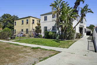 2306 S Dunsmuir Ave in Los Angeles, CA - Foto de edificio - Building Photo
