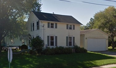 803 S Ottawa Ave in Dixon, IL - Building Photo - Building Photo