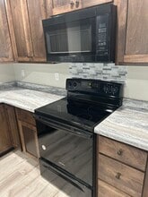 1814 N Oberg Cir in Sioux Falls, SD - Foto de edificio - Building Photo