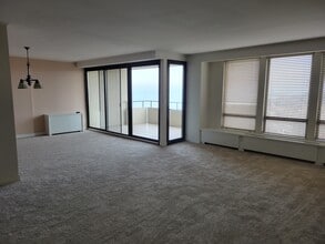 1 Bratenahl Pl in Cleveland, OH - Building Photo - Building Photo