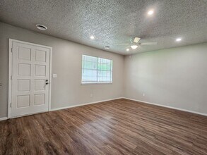 2401 N Jill Cir in Springdale, AR - Building Photo - Building Photo