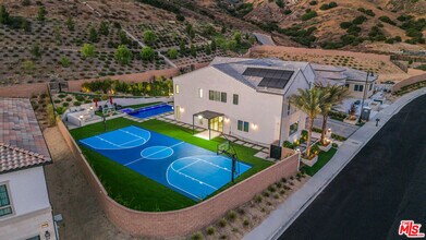 12553 Ridgeline Rd in Los Angeles, CA - Building Photo - Building Photo