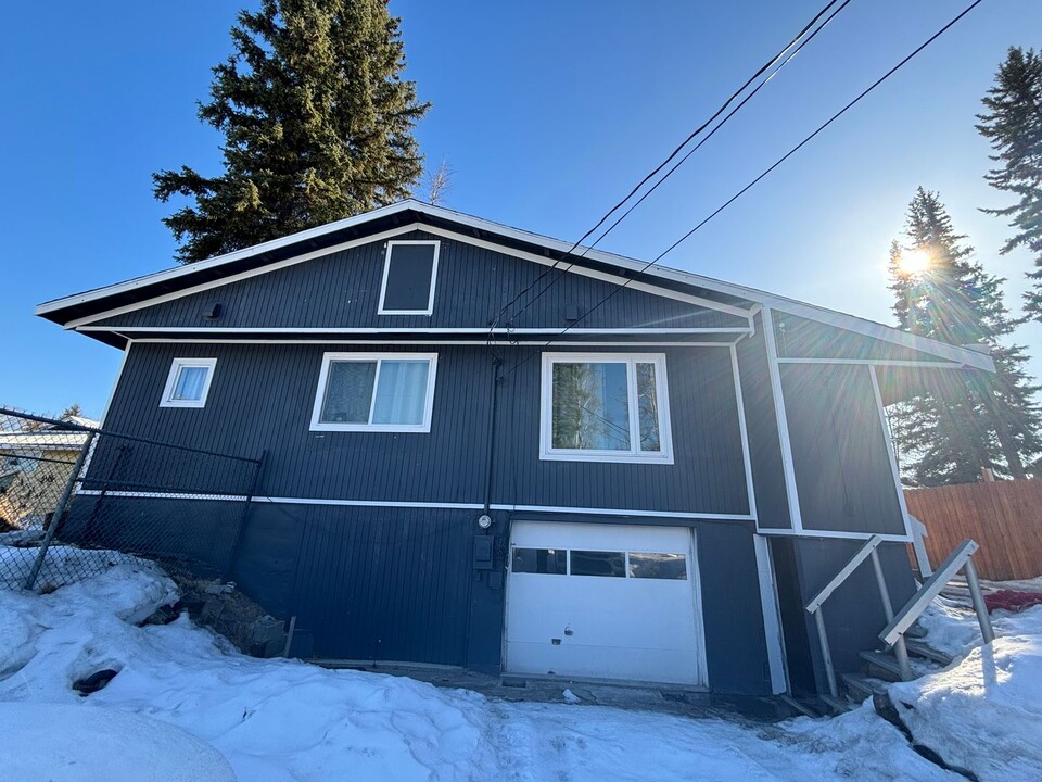 308 Haines Ave in Fairbanks, AK - Foto de edificio