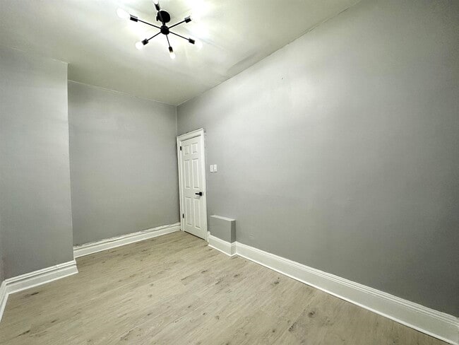 319 Summit Ave in Jersey City, NJ - Building Photo - Building Photo
