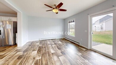 110 Rocky Rdg Dr in Hermon, ME - Foto de edificio - Building Photo