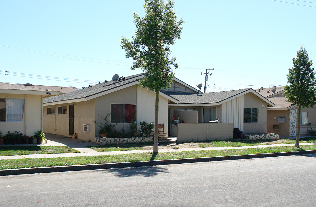 1904 E Grove Ave in Orange, CA - Foto de edificio