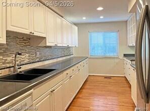 42160 Woodward Ave in Bloomfield Hills, MI - Building Photo - Building Photo