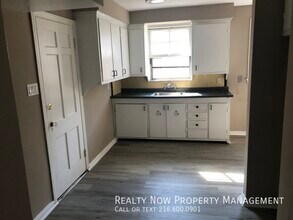 13838 Cedar Rd in University Heights, OH - Building Photo - Building Photo