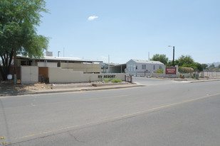 801 W Limberlost Dr in Tucson, AZ - Building Photo