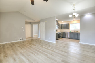 1015 Lincoln St in Hoquiam, WA - Building Photo - Interior Photo